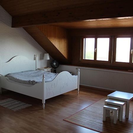 Au Coeur Du Vignoble Sur Bursins Bed & Breakfast Exterior foto