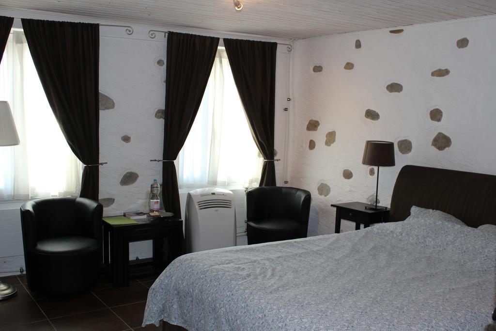 Au Coeur Du Vignoble Sur Bursins Bed & Breakfast Exterior foto