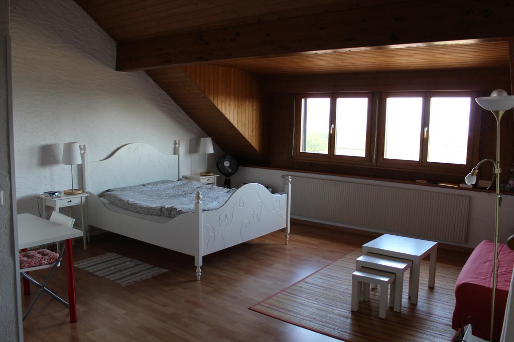 Au Coeur Du Vignoble Sur Bursins Bed & Breakfast Exterior foto