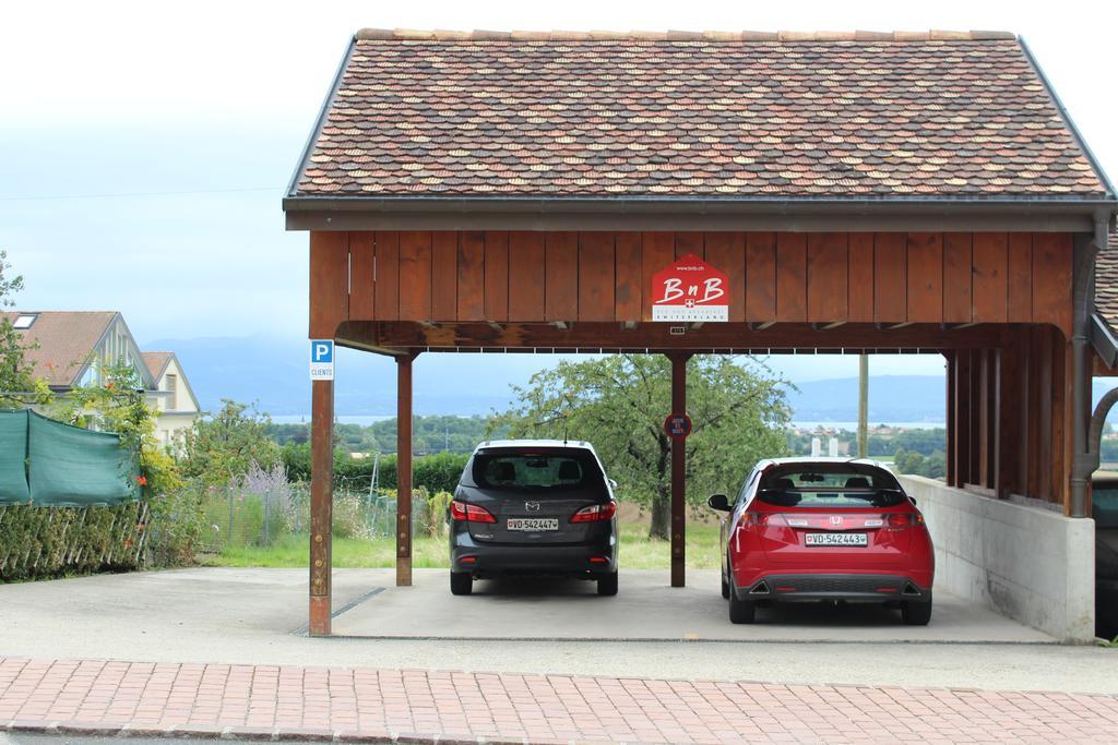 Au Coeur Du Vignoble Sur Bursins Bed & Breakfast Exterior foto