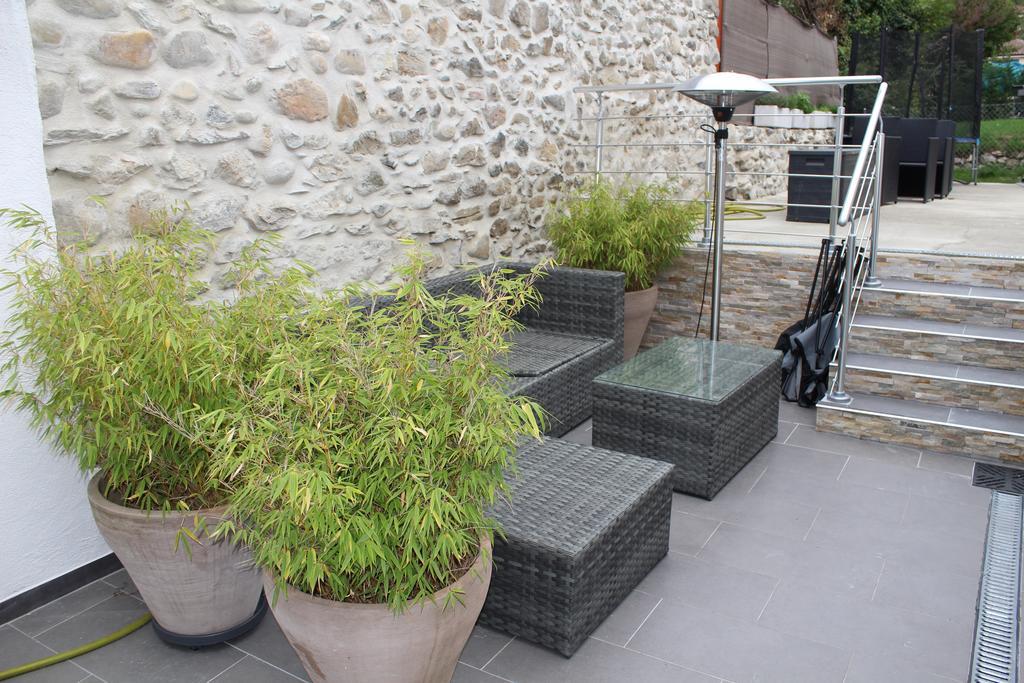 Au Coeur Du Vignoble Sur Bursins Bed & Breakfast Exterior foto