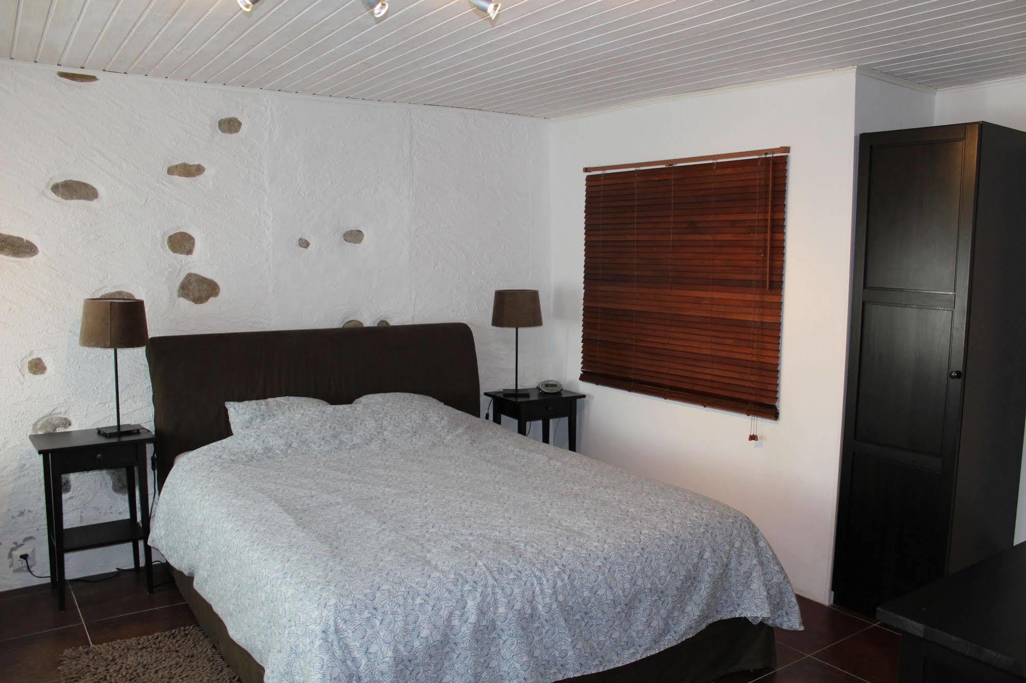Au Coeur Du Vignoble Sur Bursins Bed & Breakfast Exterior foto